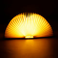 Lámpara Libro de Madera Plegable — Luz de Mesilla